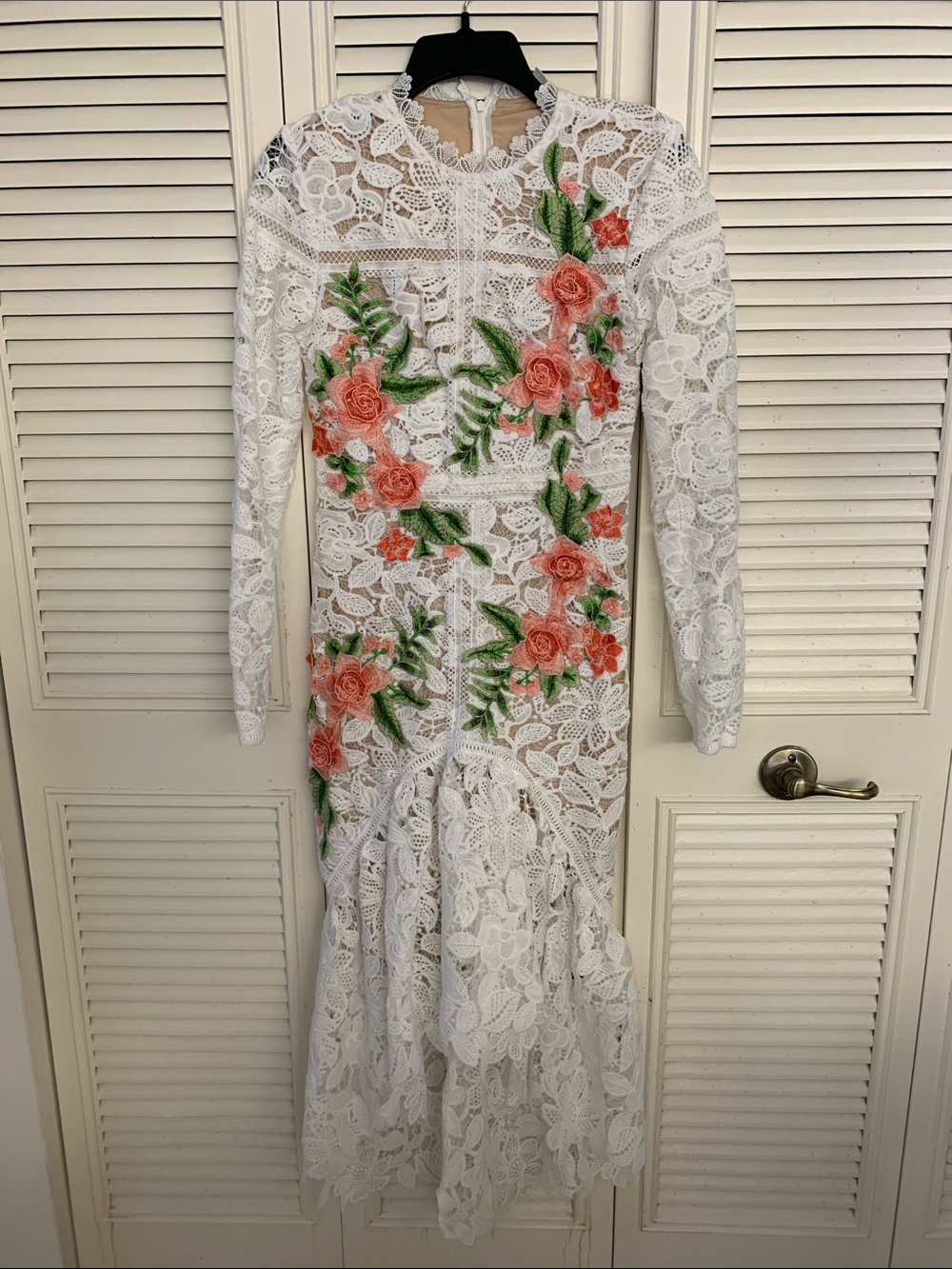 NWT!!! White Lace Long-Sleeve Dress with Coral Floral Embroidery